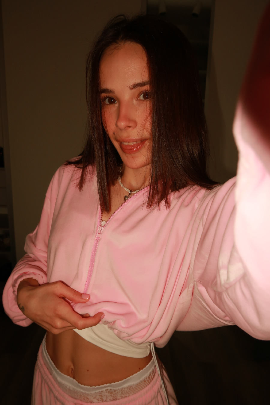 Tina brings the glow — live moments in Surrey